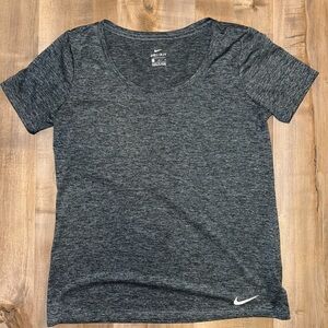 Women’s Nike Dry Fit Short Sleeve Shirt Gray Size Medium